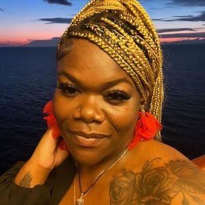 Meet your Posher, Delondra